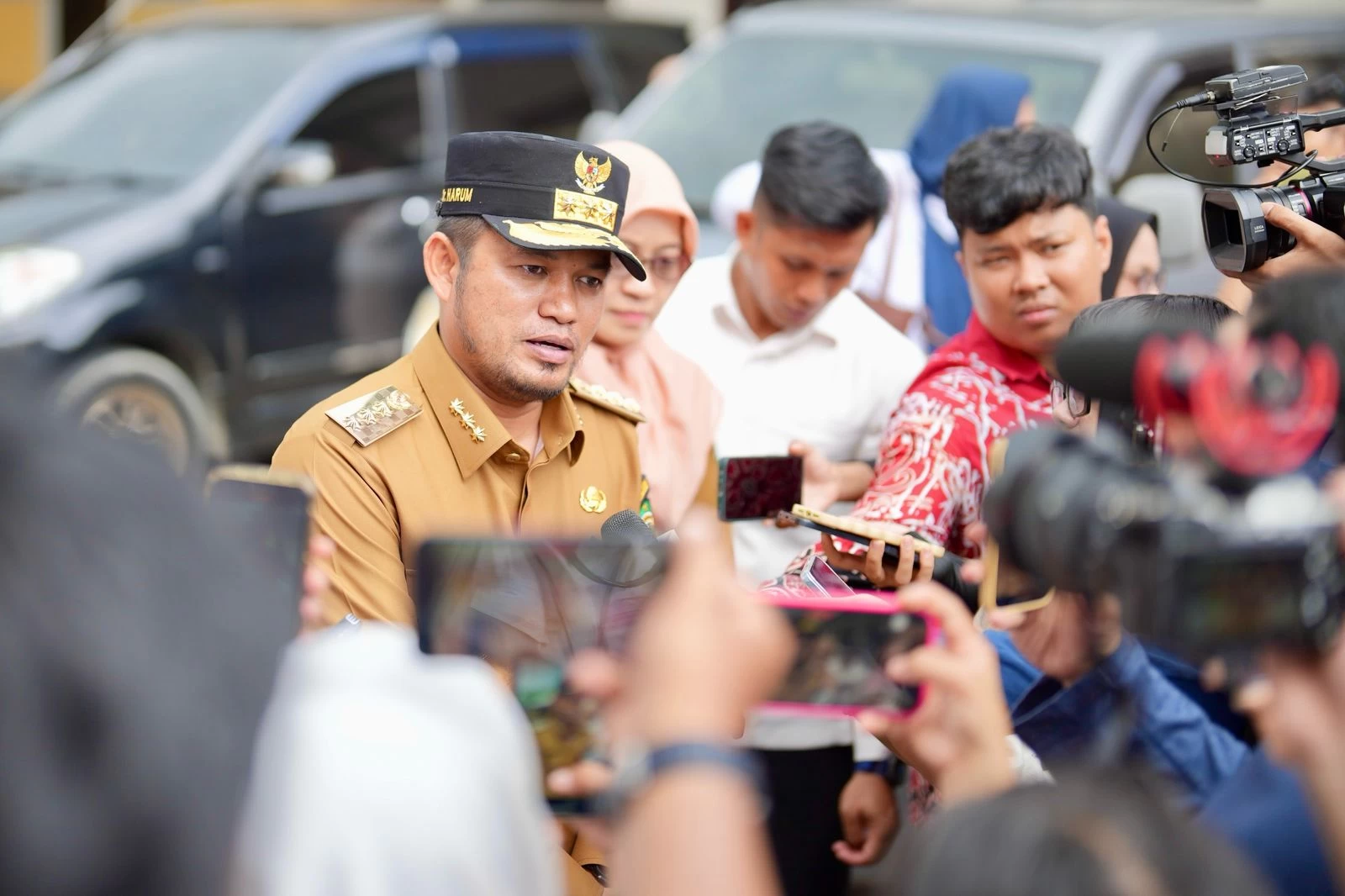Antusiasme Masyarakat Luar Biasa Terhadap Kebijakan Gubernur Harum